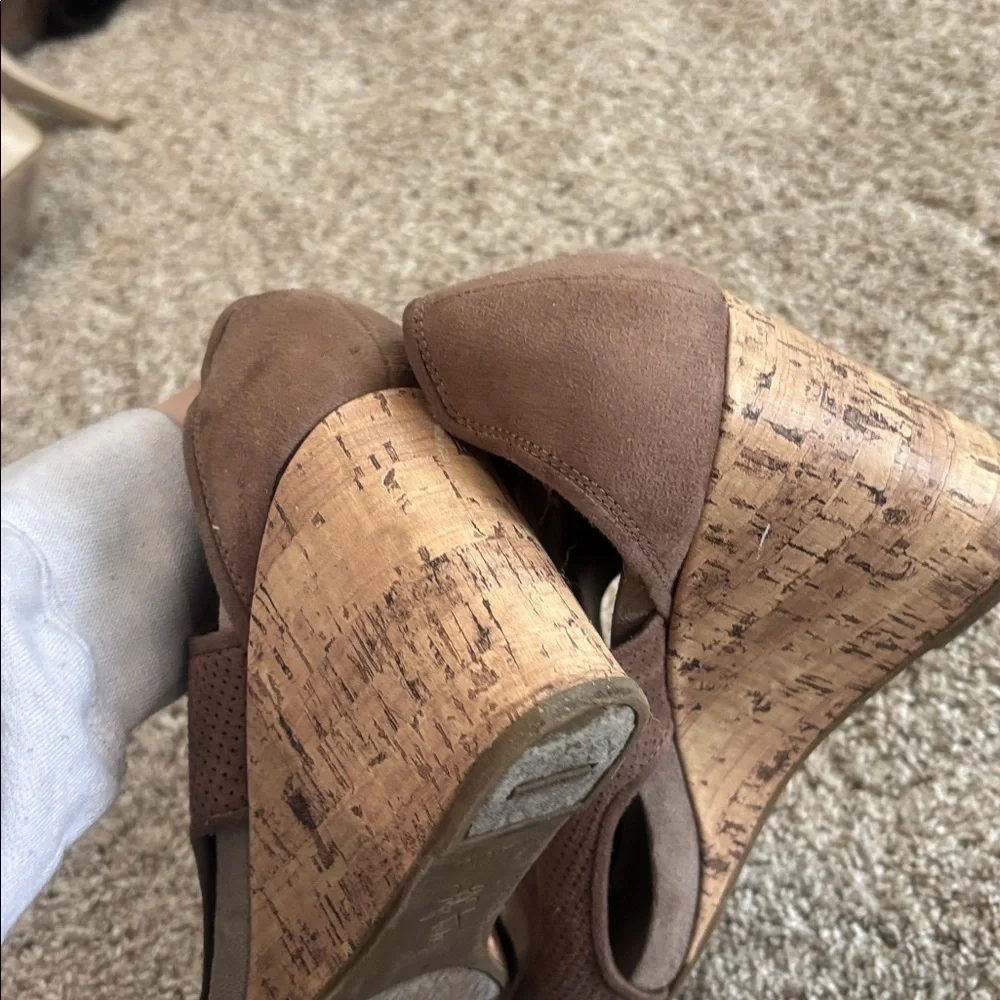 👟 3/$10 - Life Stride Brown Peep-Toe Wedges